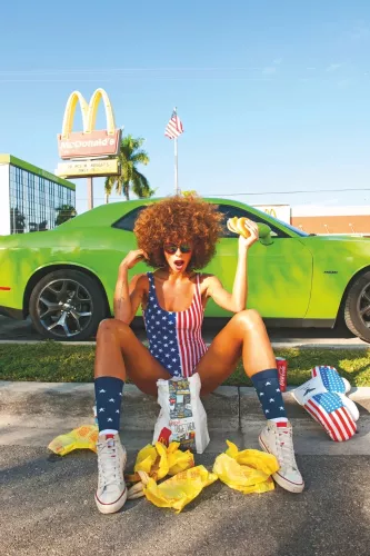 Big mac girl 120x180 cm