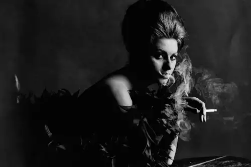 Sophia Loren smoking 