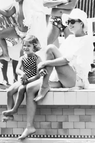 Grace Kelly & child 