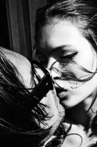 Kate Moss kissing 