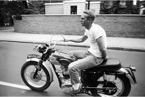 MONDiART Steve McQueen on motor Triumph (104137)