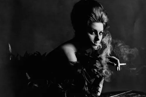 MONDiART Sophia Loren smoking (104817)