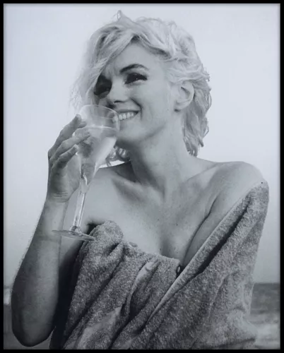 Marilyn Monroe wineglass + Frame BL black